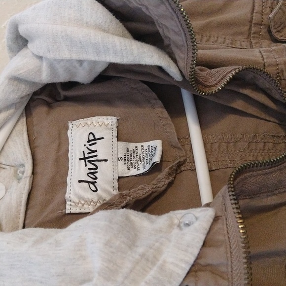 DAYTRIP CARGO JACKET - Picture 2 of 3